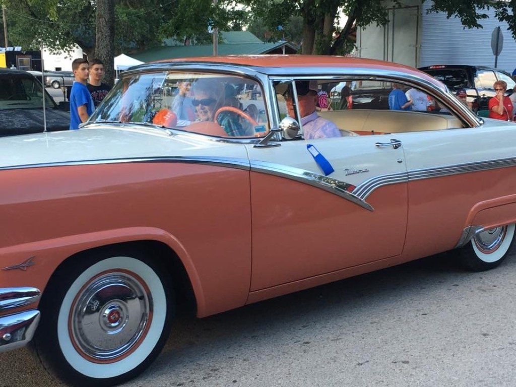 Sheldon Parade 12 old car-57