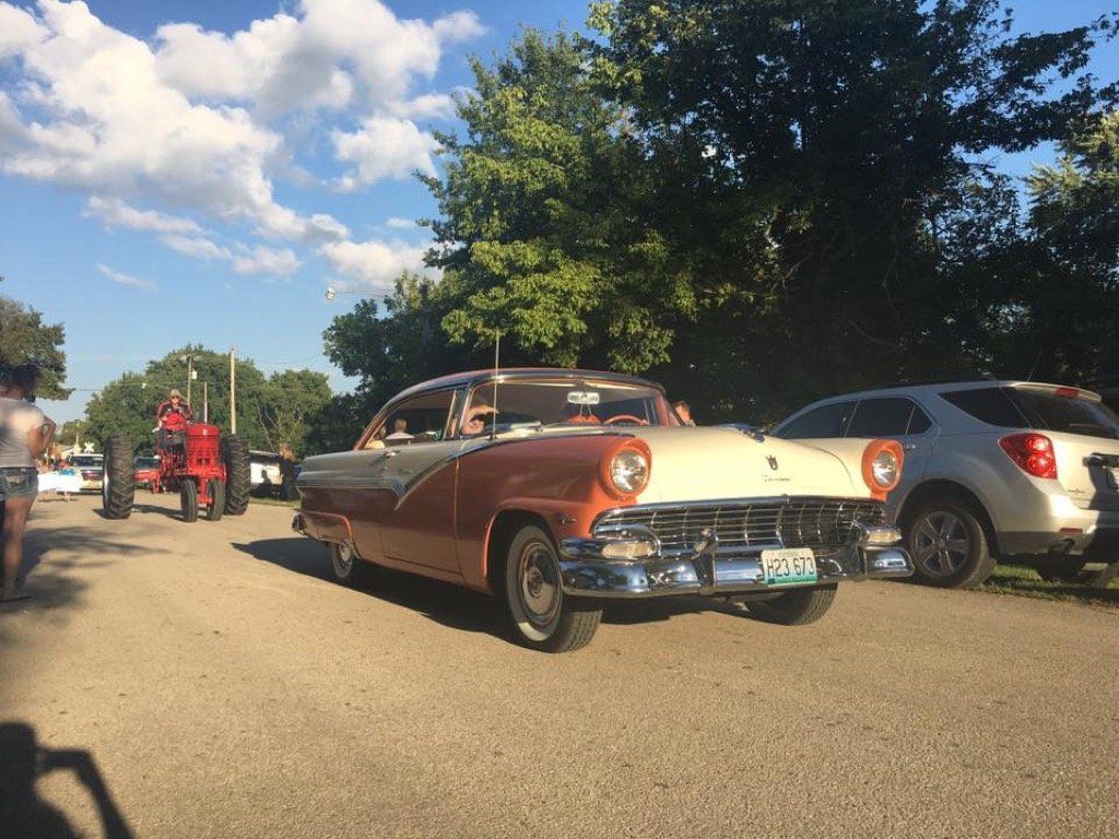 Sheldon Parade 19 old car-60