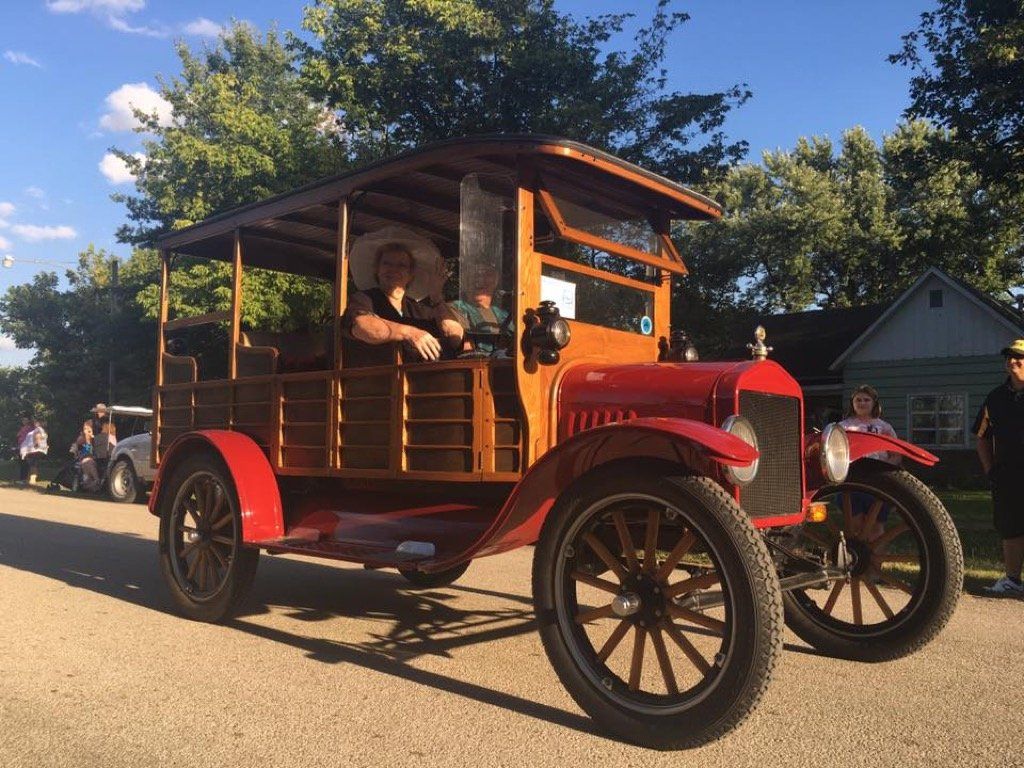 Sheldon Parade 21 old car-62