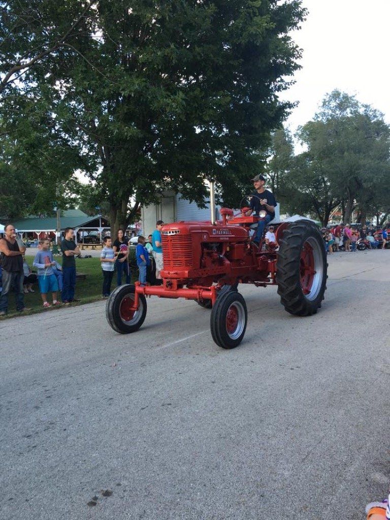 Sheldon Parade 8 old Farmall tractor-53
