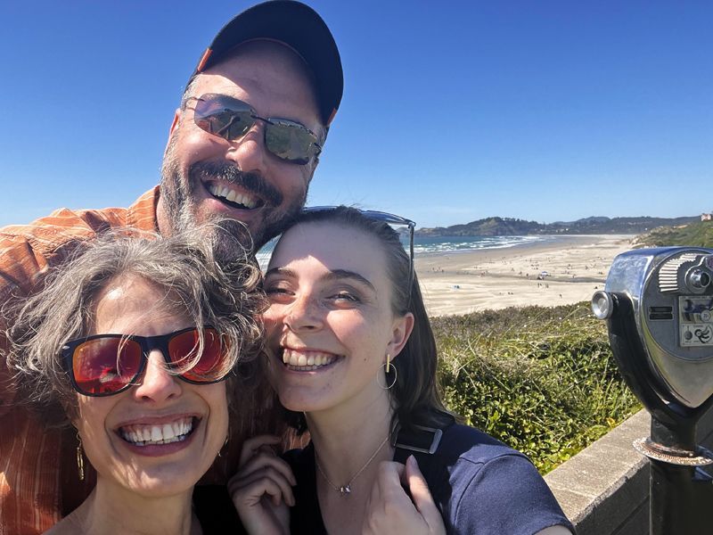 Image of Virginia with her parents at the beach