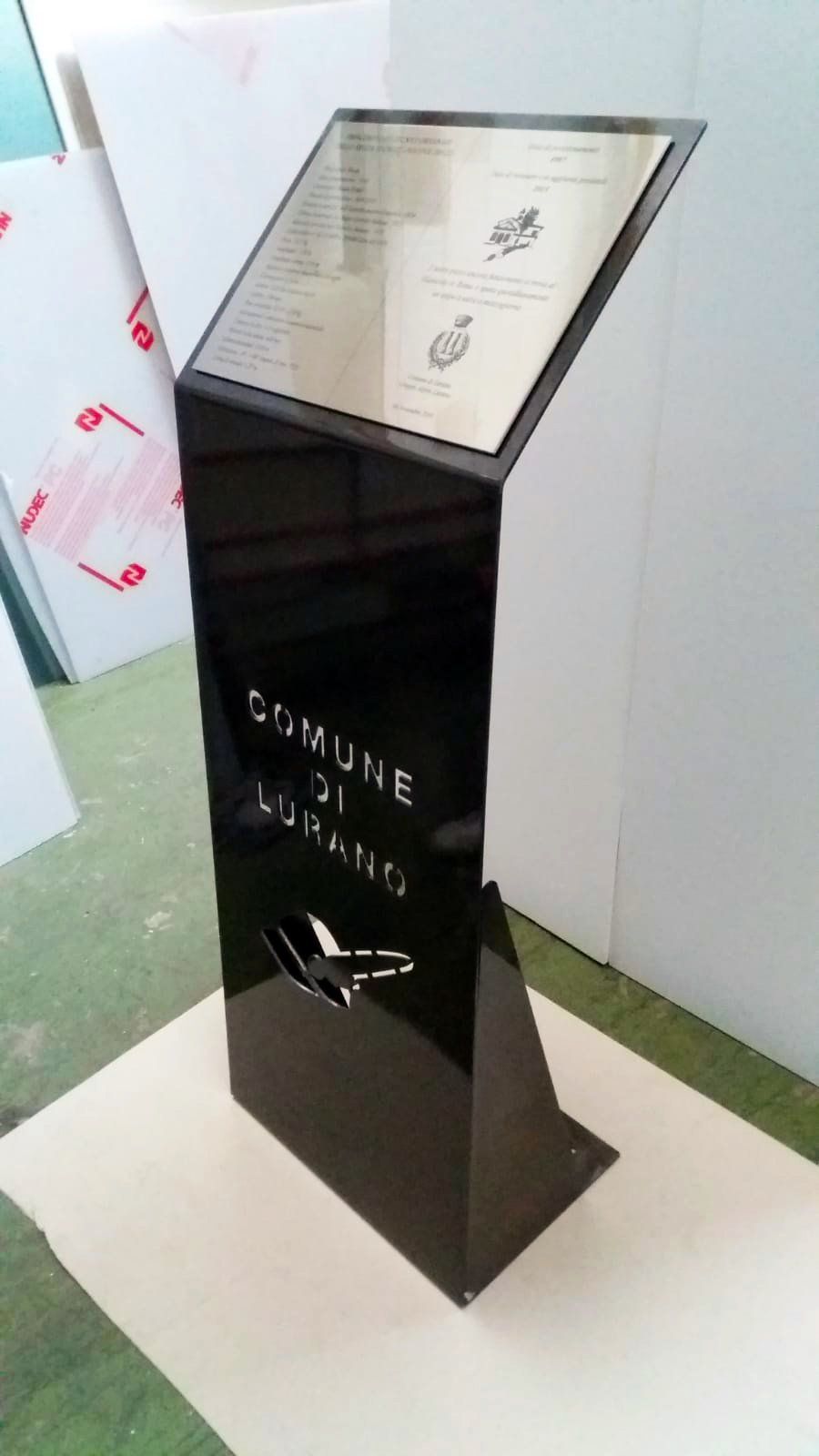 ADESIVI E CARTELLONISTICA