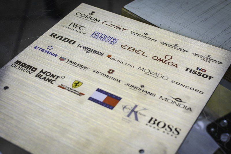 incisione di targhe in alluminio