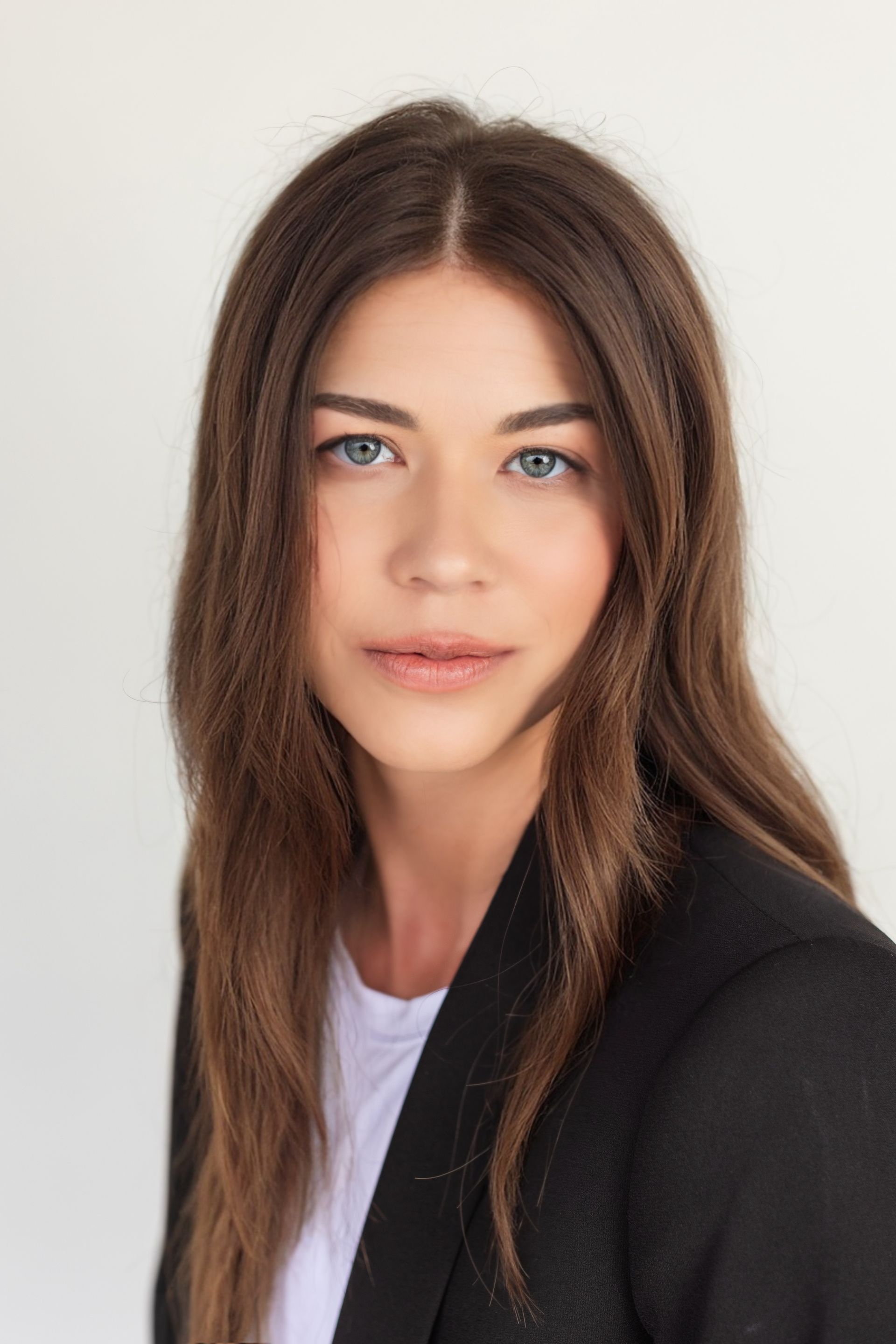 A realtor in Texarkana, Megan Driver at PH Realty Team, specializes in professional home staging and selling your home.