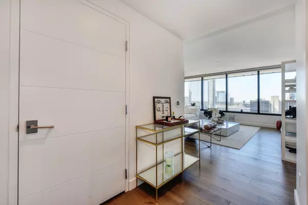 Hallway leading to the living room with large windows. Work with PH Realty to discover Texarkana, TX Real Estate