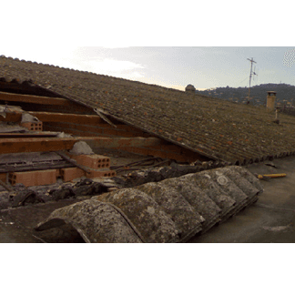 particolare di un tetto parzialmente ultimato