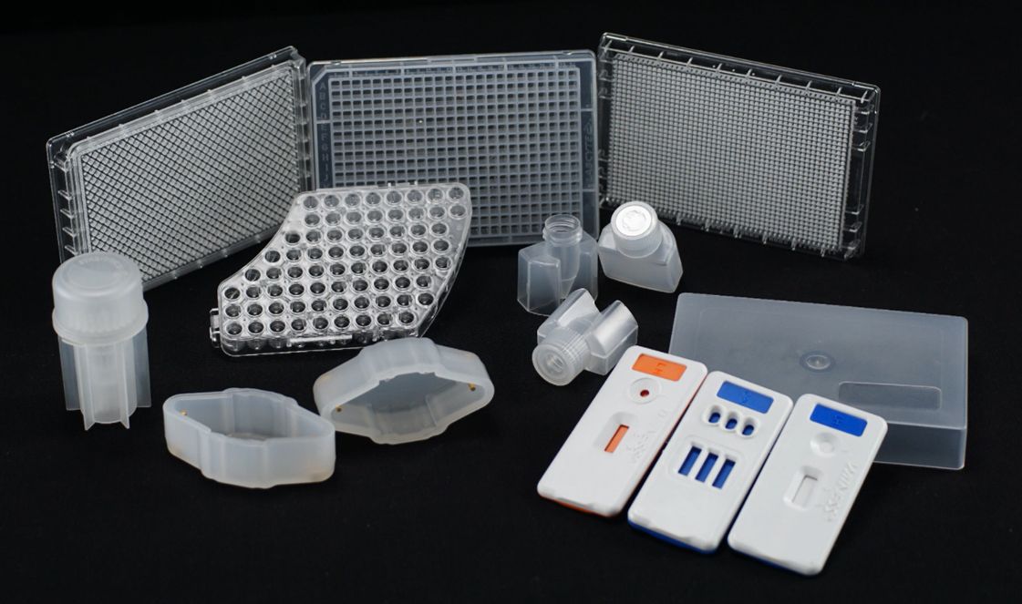 A bunch of plastic containers are sitting on a table