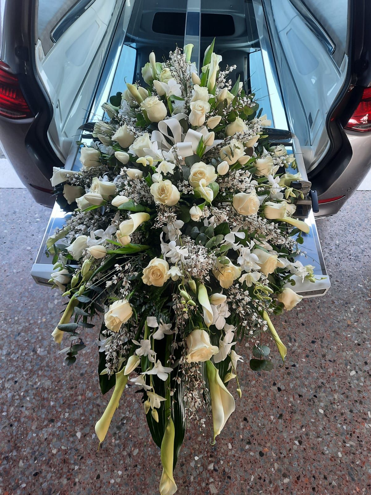 composizione floreale funebre Romano Rossi