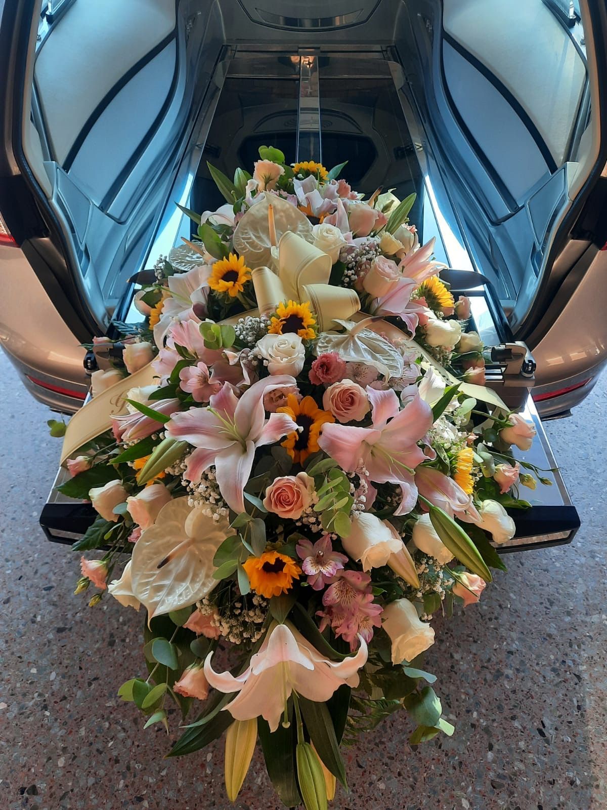 composizione floreale funebre Romano Rossi