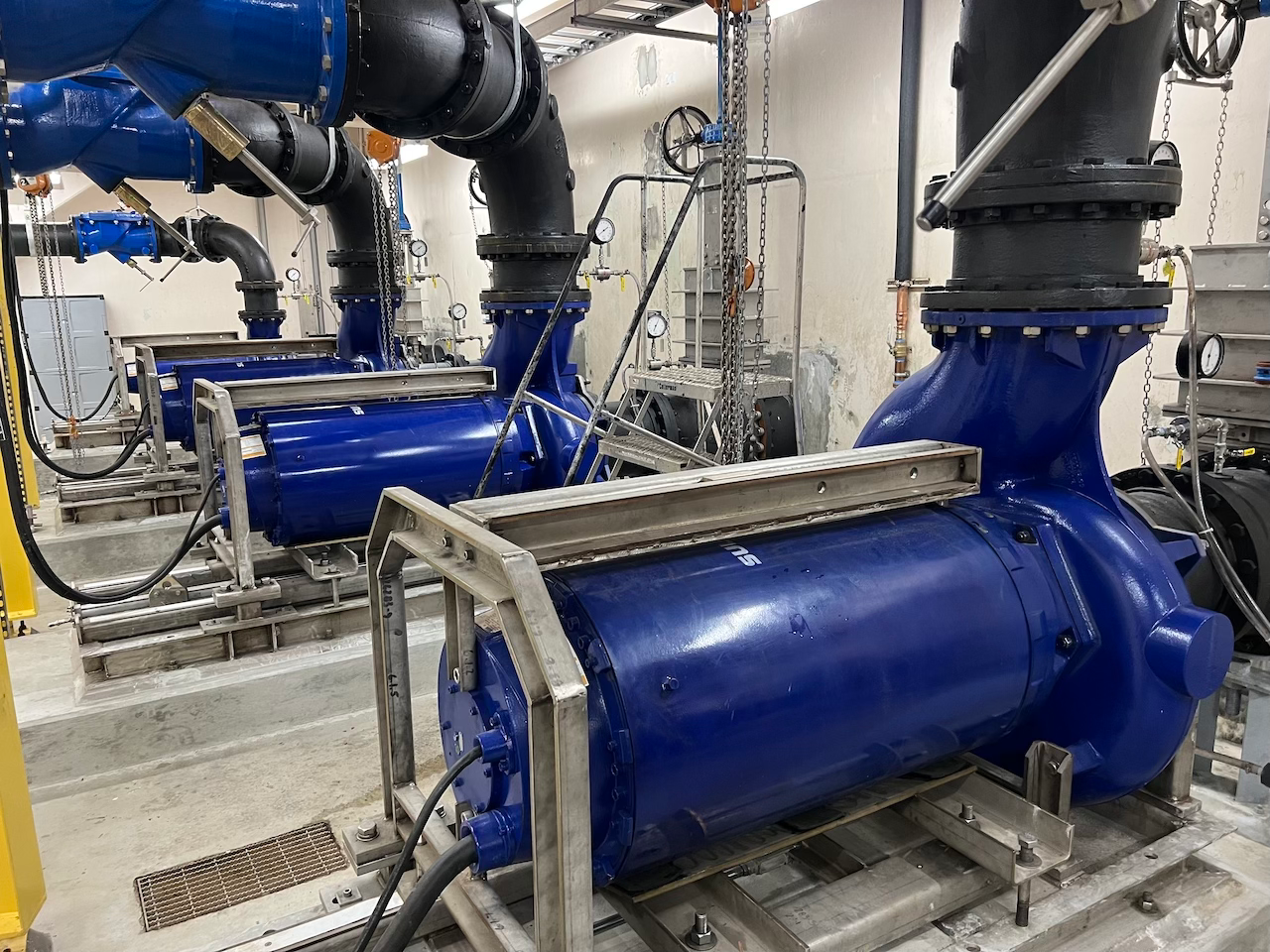 A room filled with lots of blue pipes and pumps.