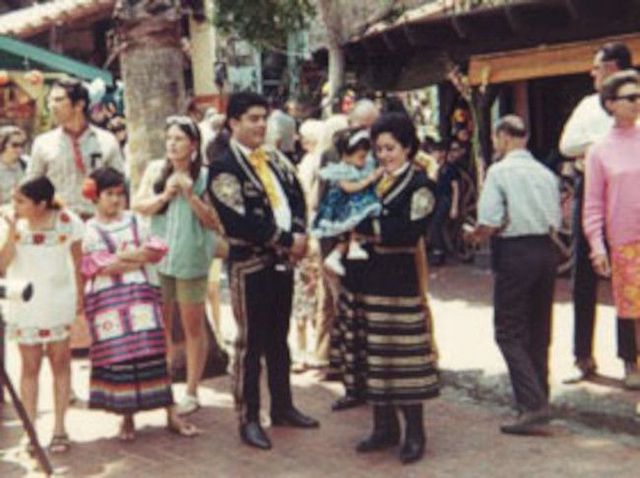 Calle Olvera: Directory - W-10 - Casa California