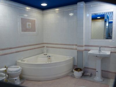 Bagno con vasca ad angolo