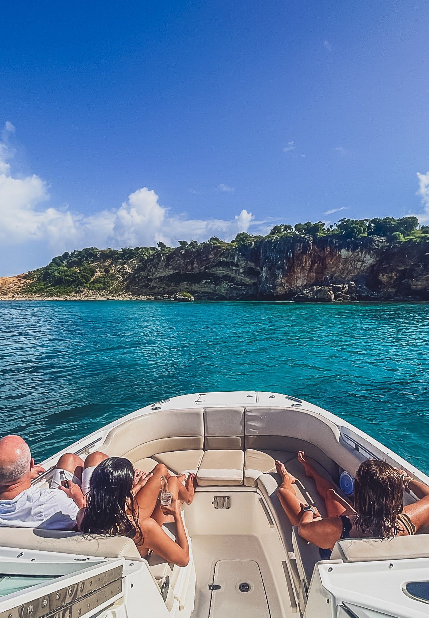 A group of people are sitting in a boat in the ocean.