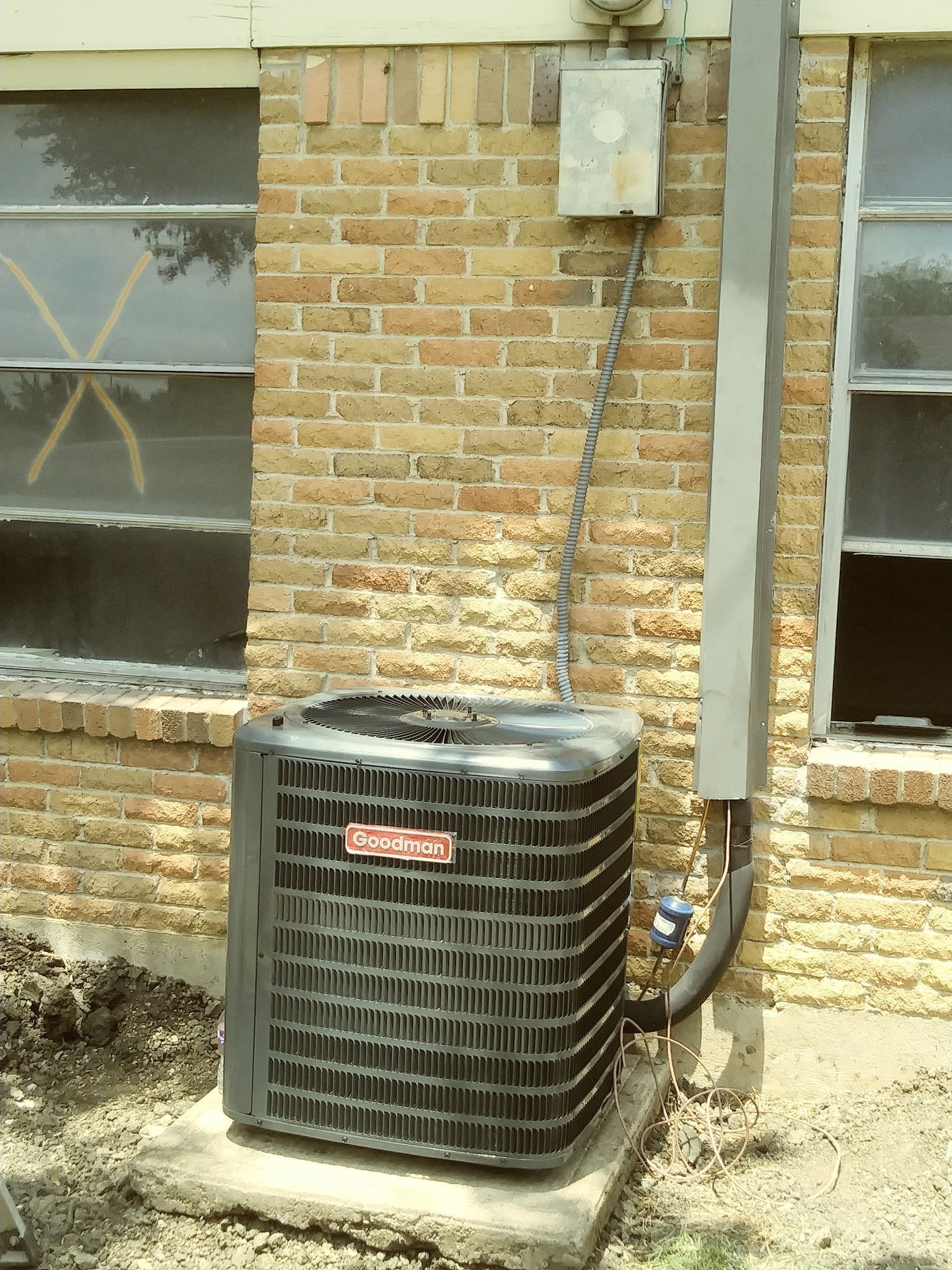 an air conditioner is sitting outside of a brick building