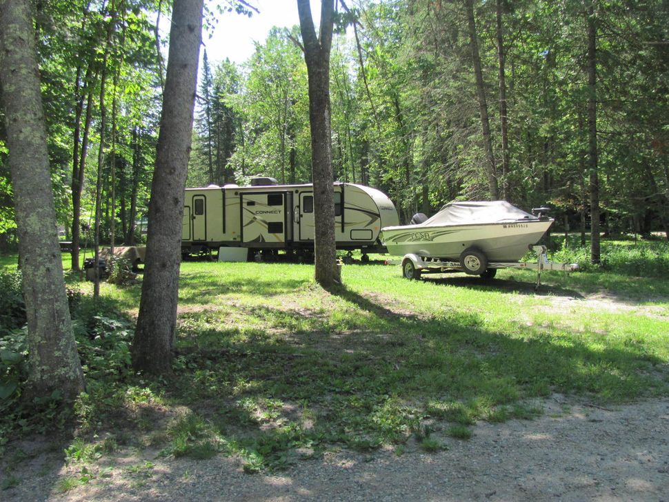 rv-site-with-boat
