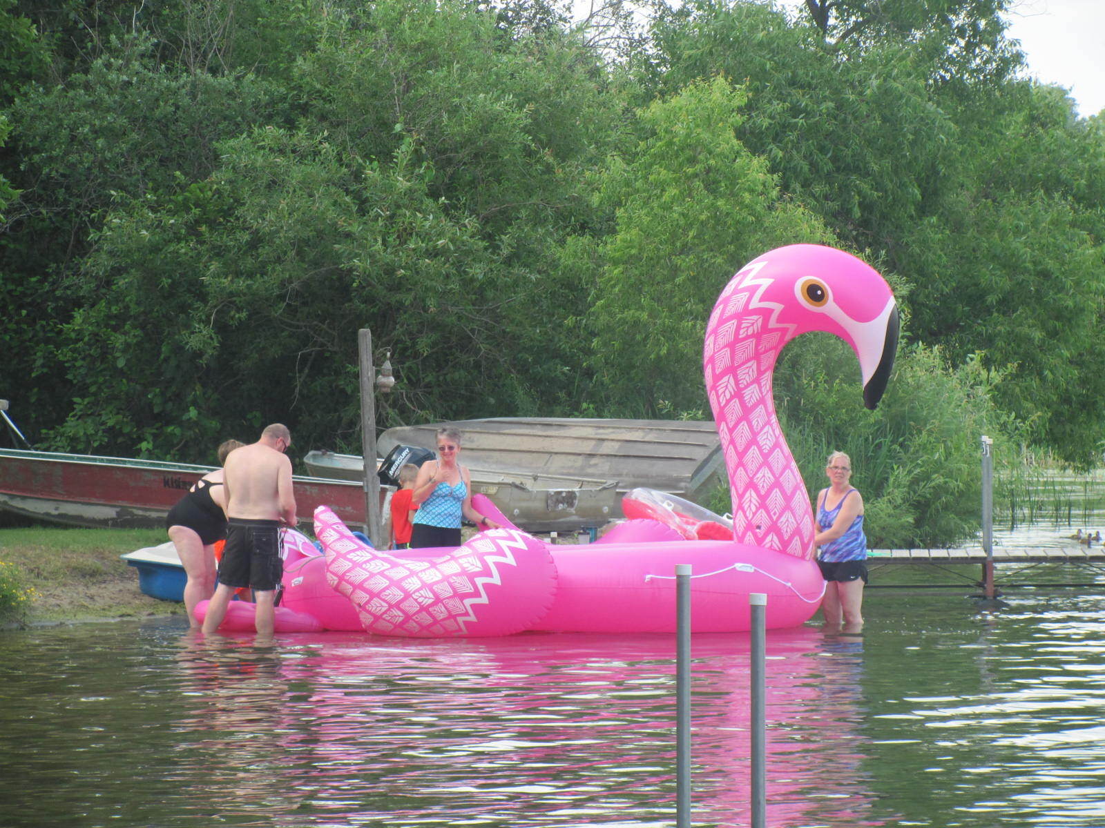 kids-on-giant-flamingo-raft