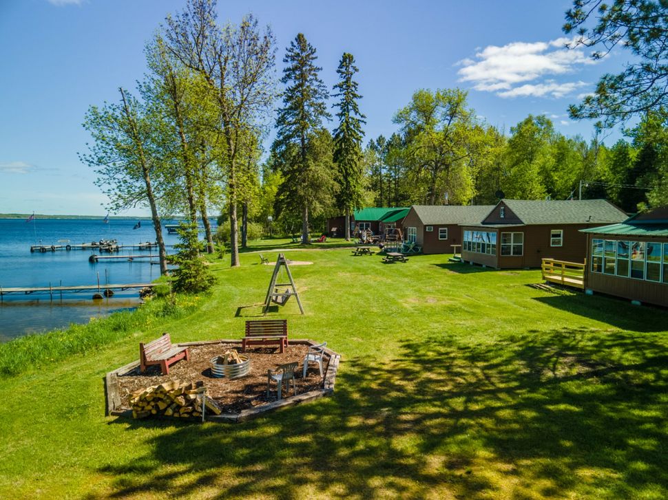 cabins-along-a-lake