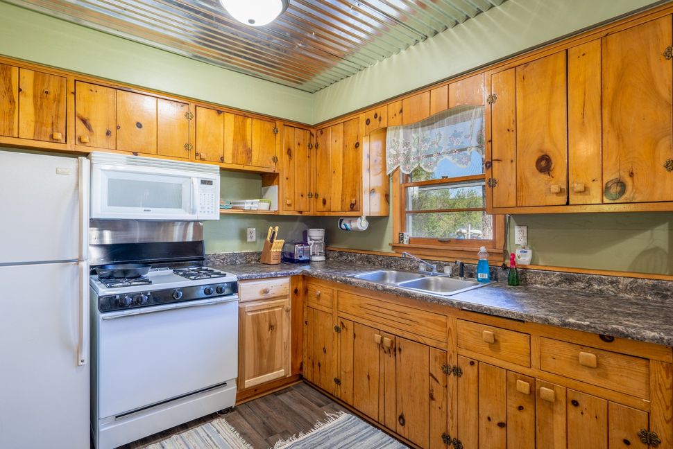 cabin-kitchen