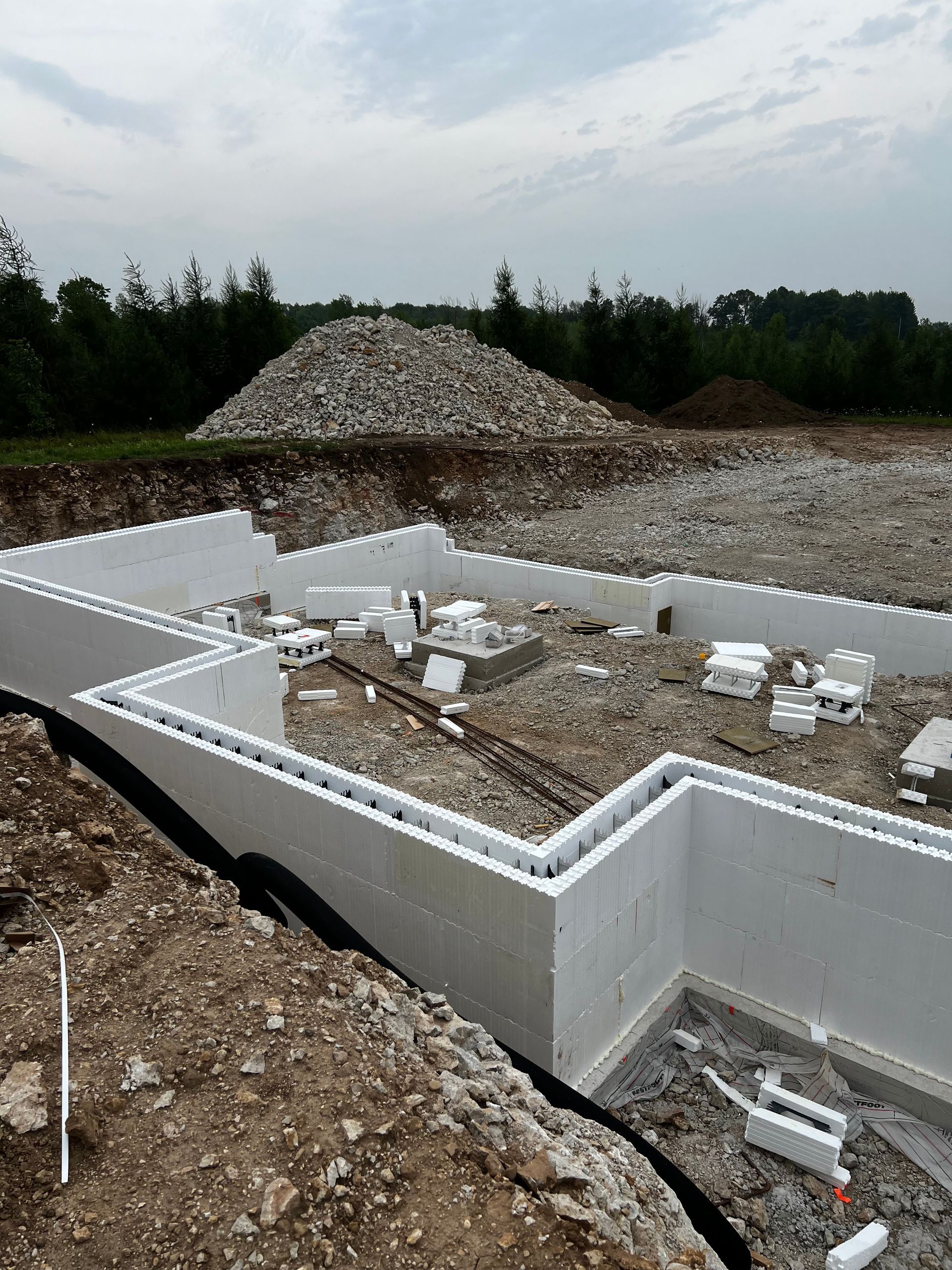 The foundation of a house is being built with styrofoam blocks.