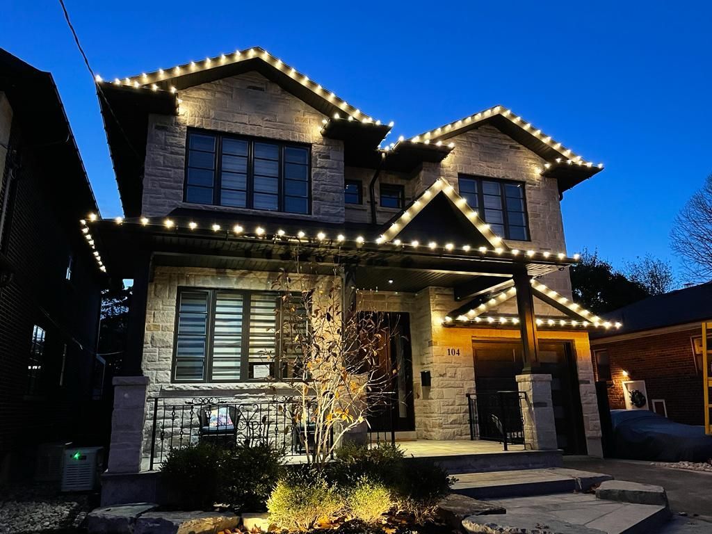 A house with christmas lights on the roof at night