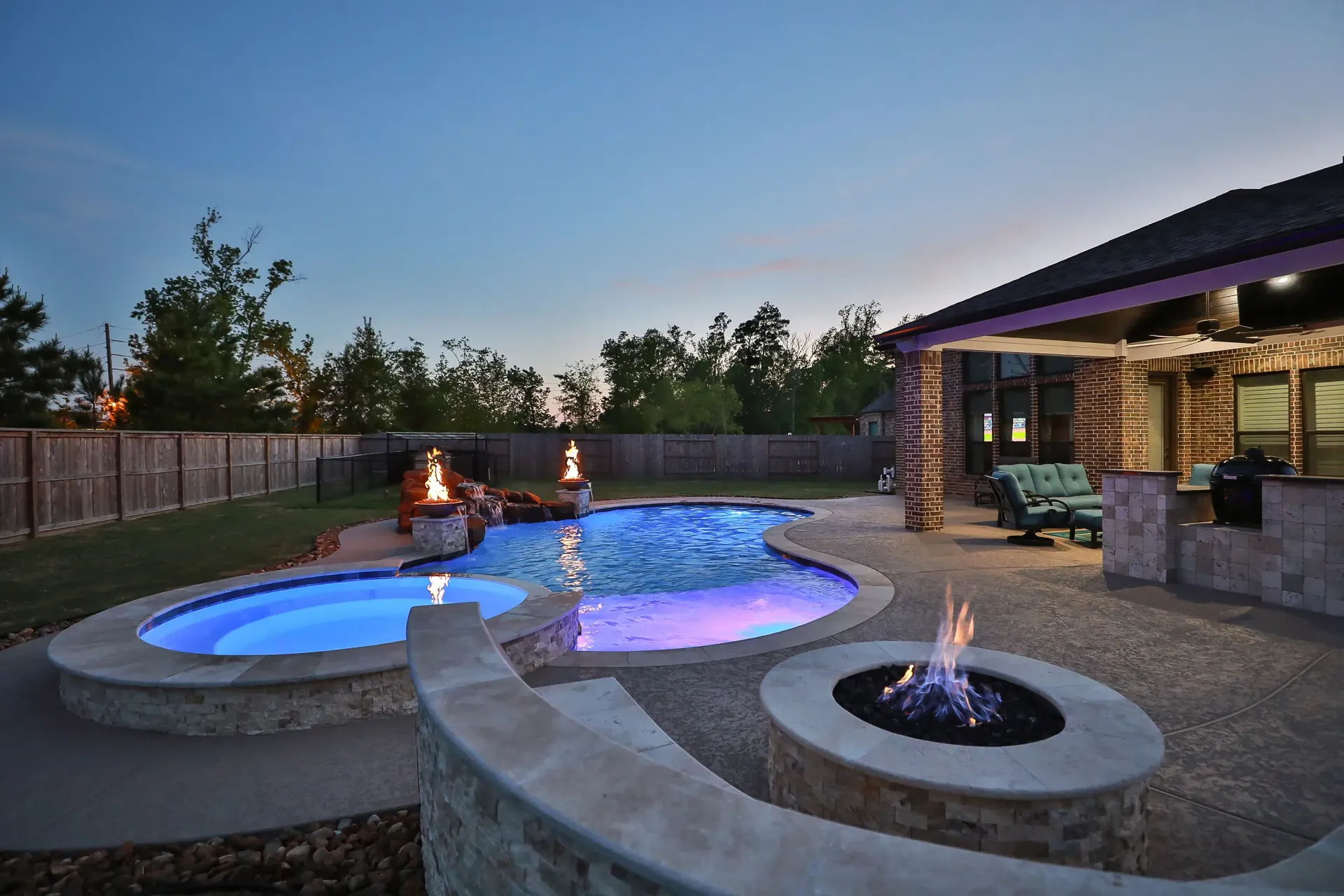 There is a fire pit in the middle of the pool.