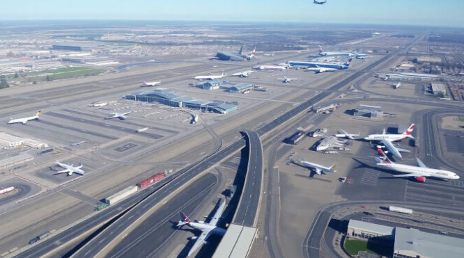 Newark Airport guide (traffic patterns, terminal tips, parking alternatives)