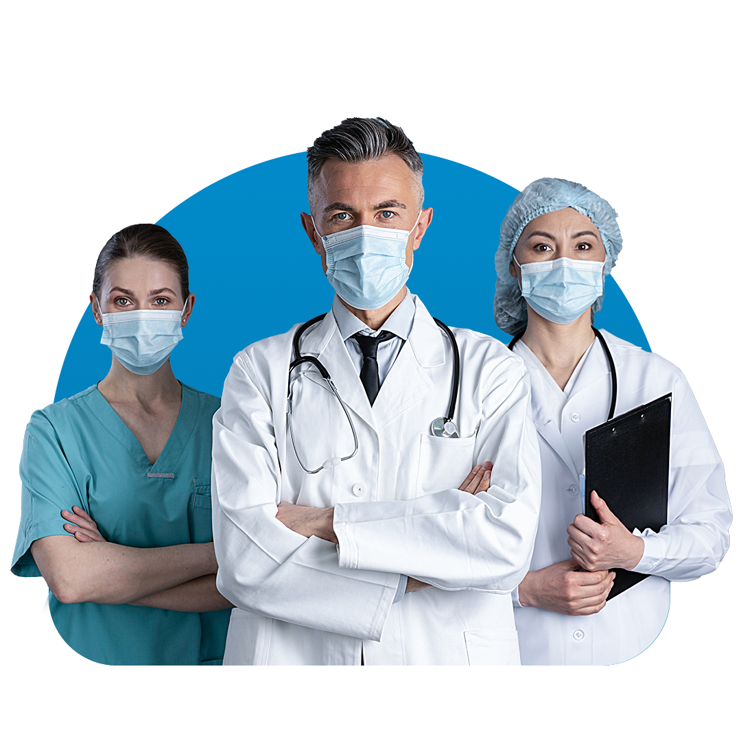 um grupo de médicos e enfermeiras usando máscaras.