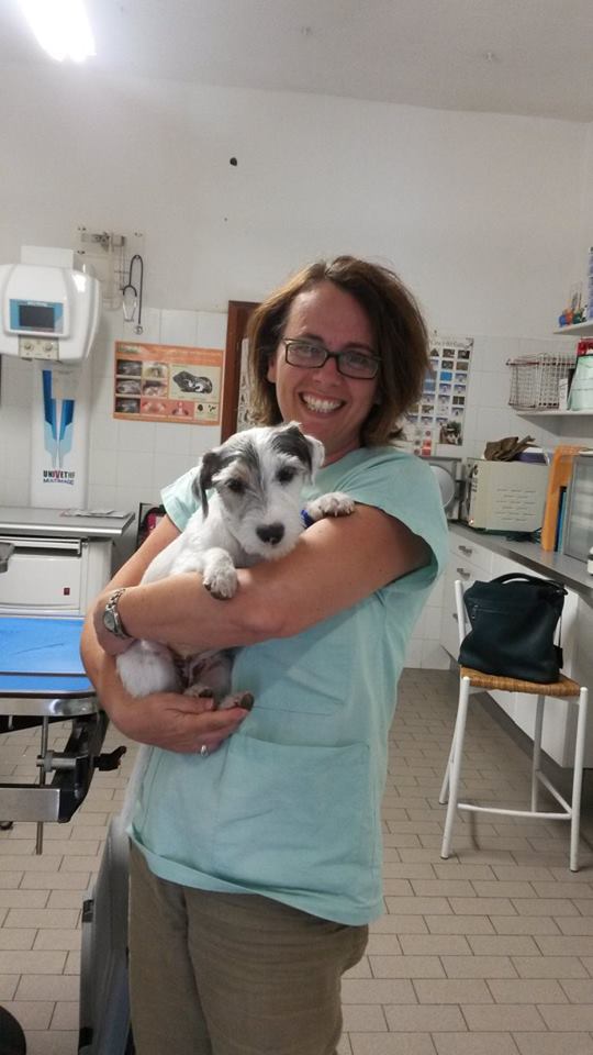 Dottoressa con un cano