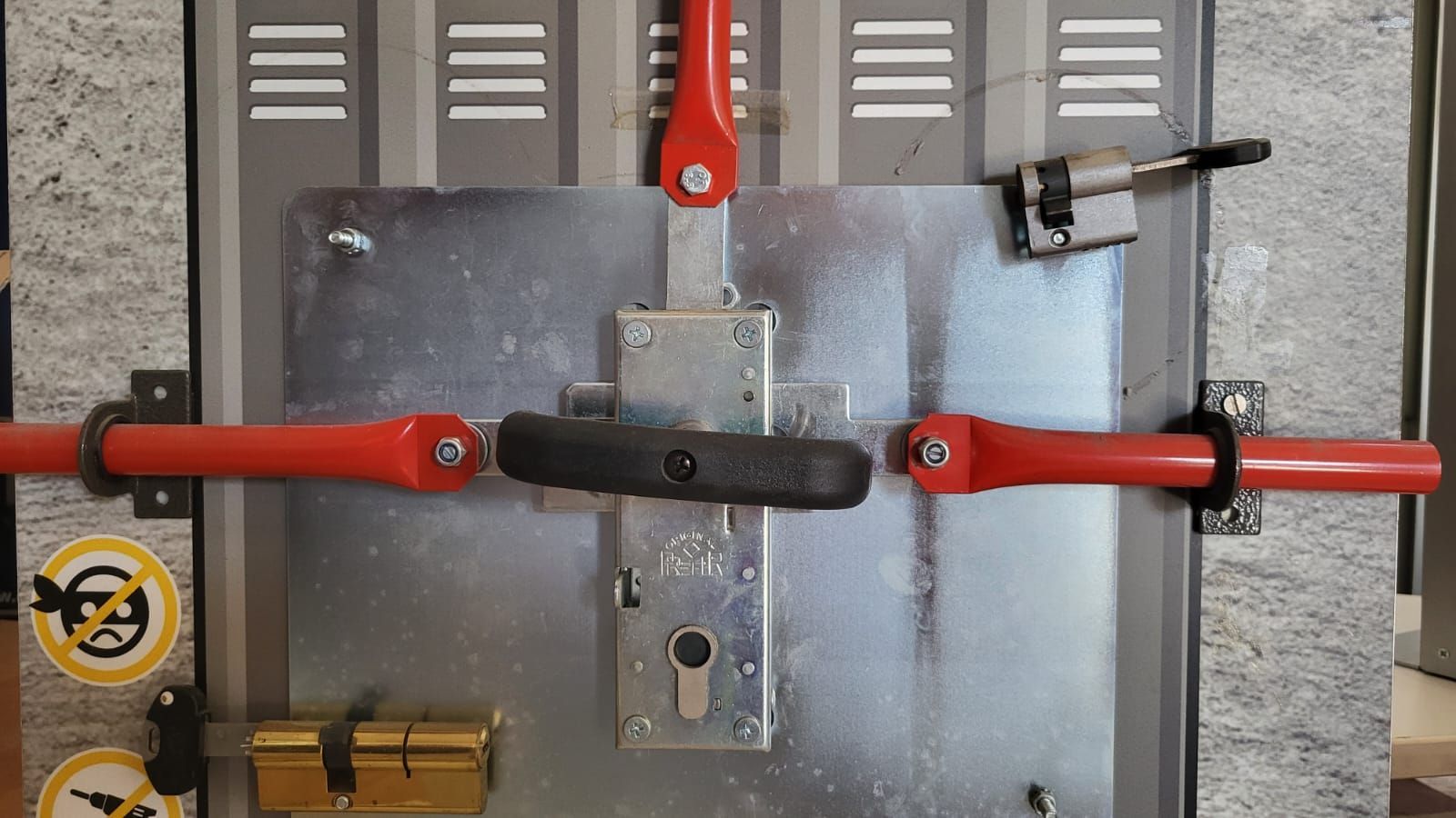 serratura porta garage riparazione sostituzione fabbro