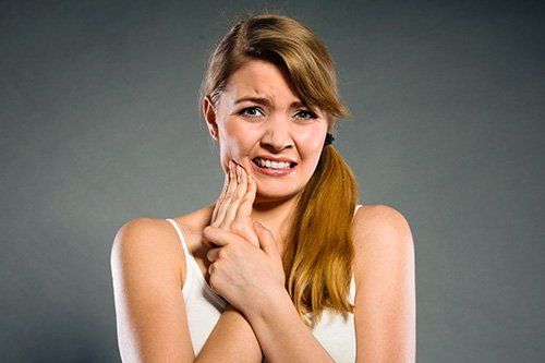 Woman with Tooth Pain | Dentist Near Me Endicott