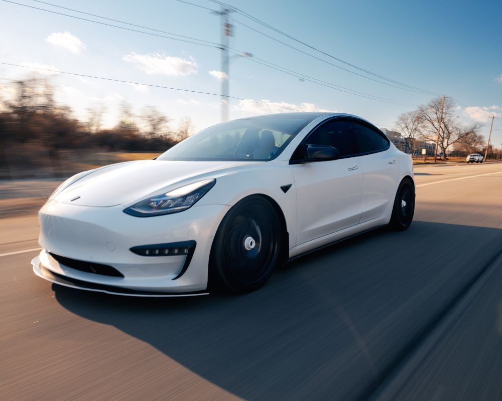 noleggio auto tesla a novara, noleggio auto elettriche a sesto calende, noleggio auto borgomanero