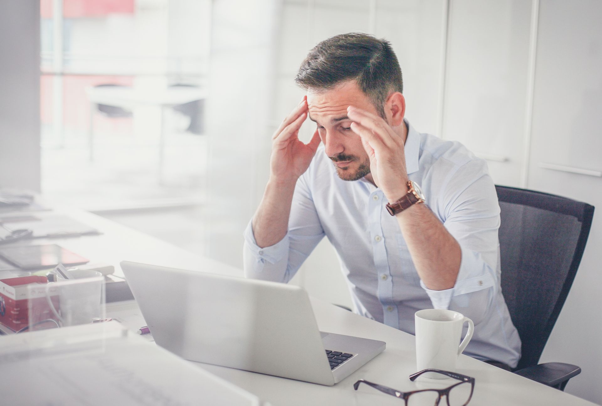 Problemas de coluna podem causar dores de cabeça