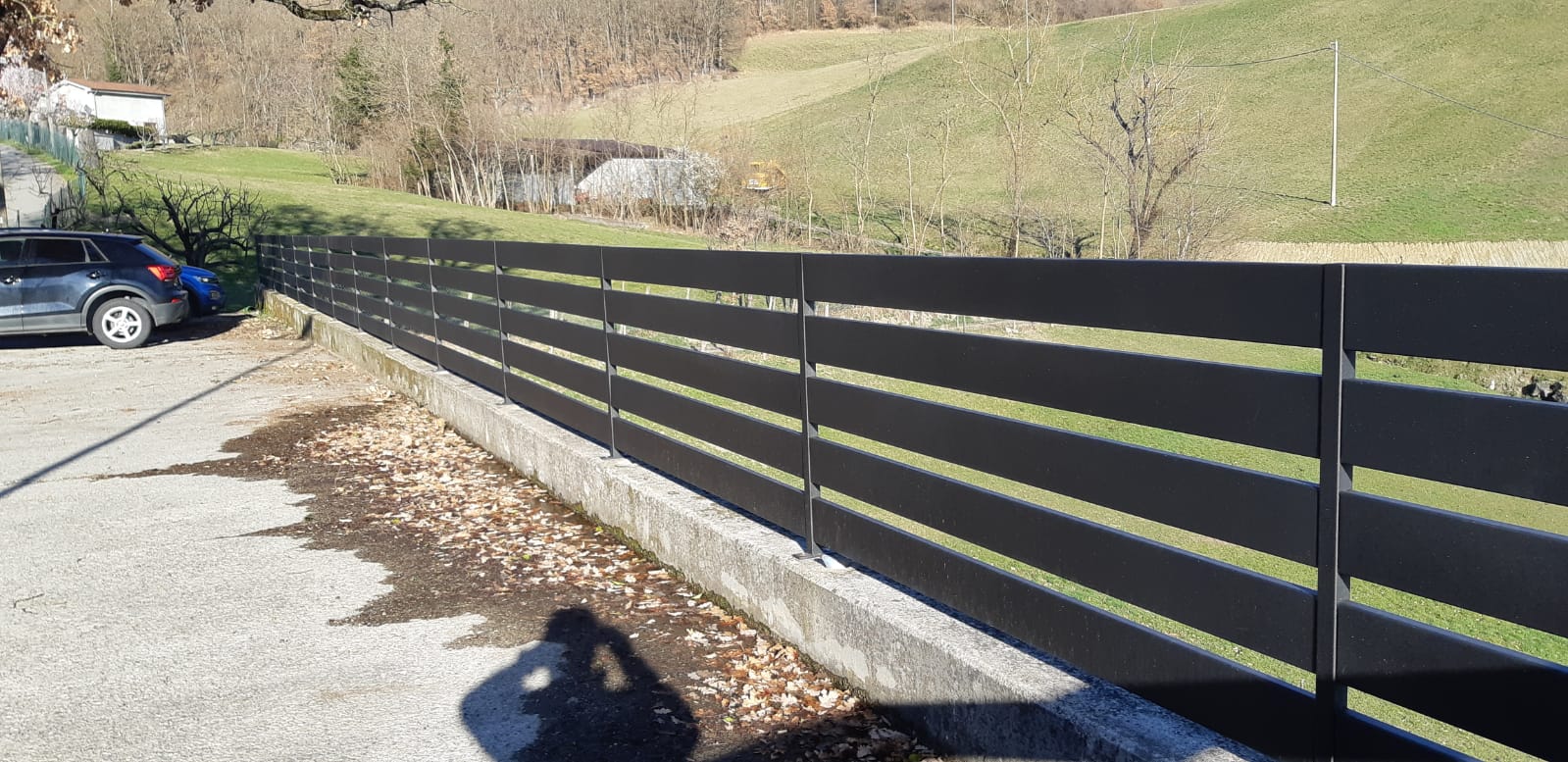 Recinzione a doghe nere