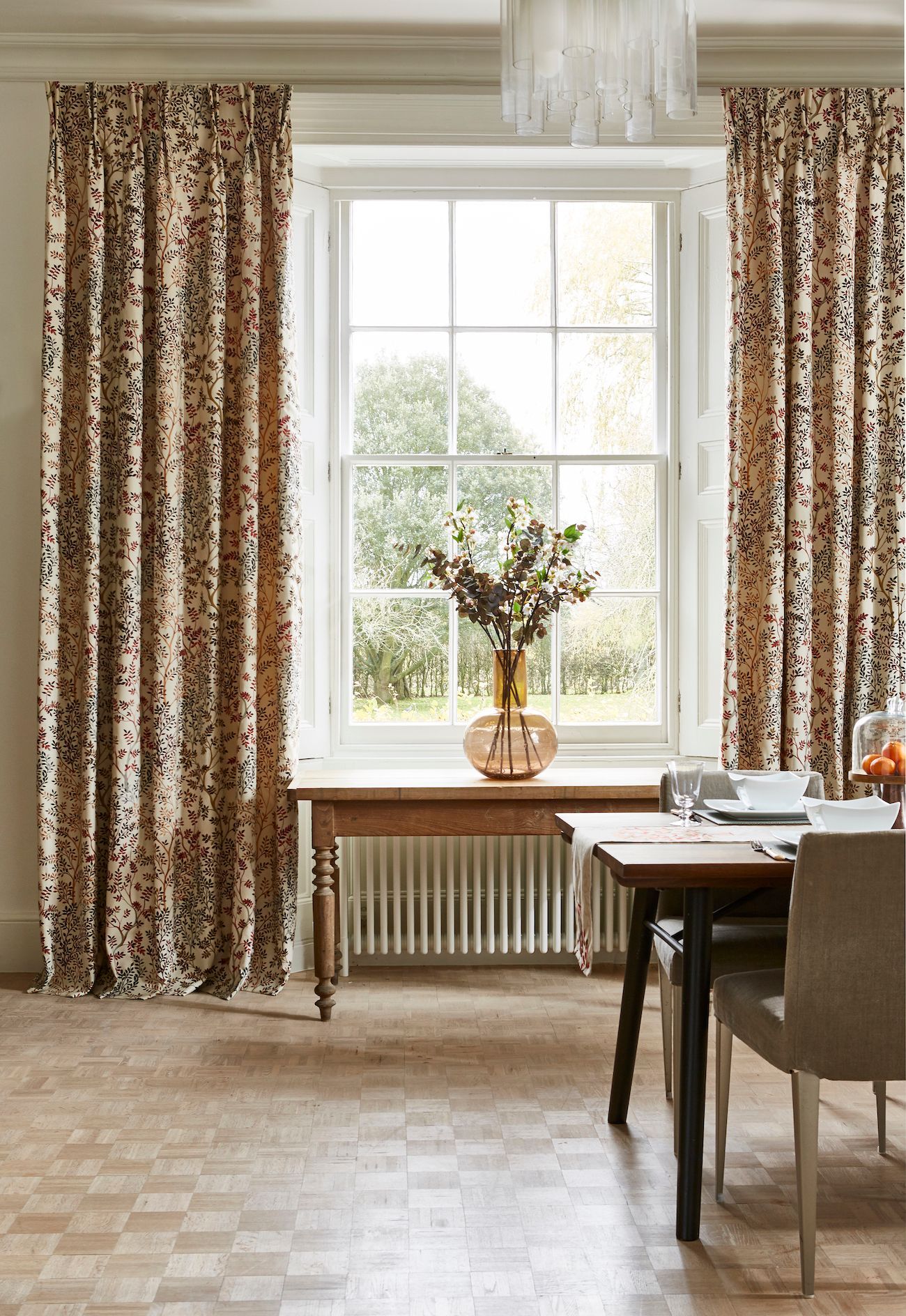 Made-to-measure blackout-lined curtains