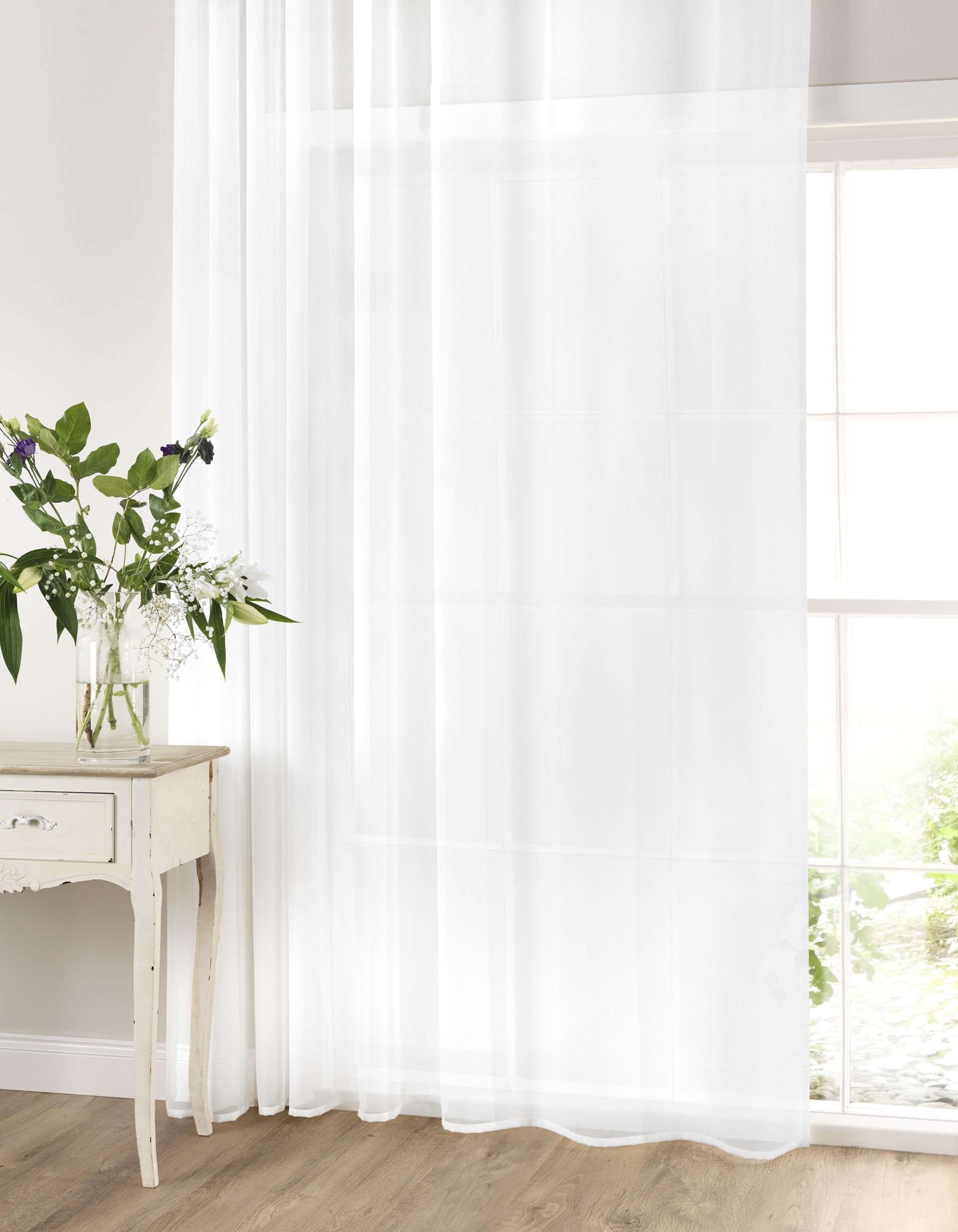 Made-to-measure layered sheers and drapes