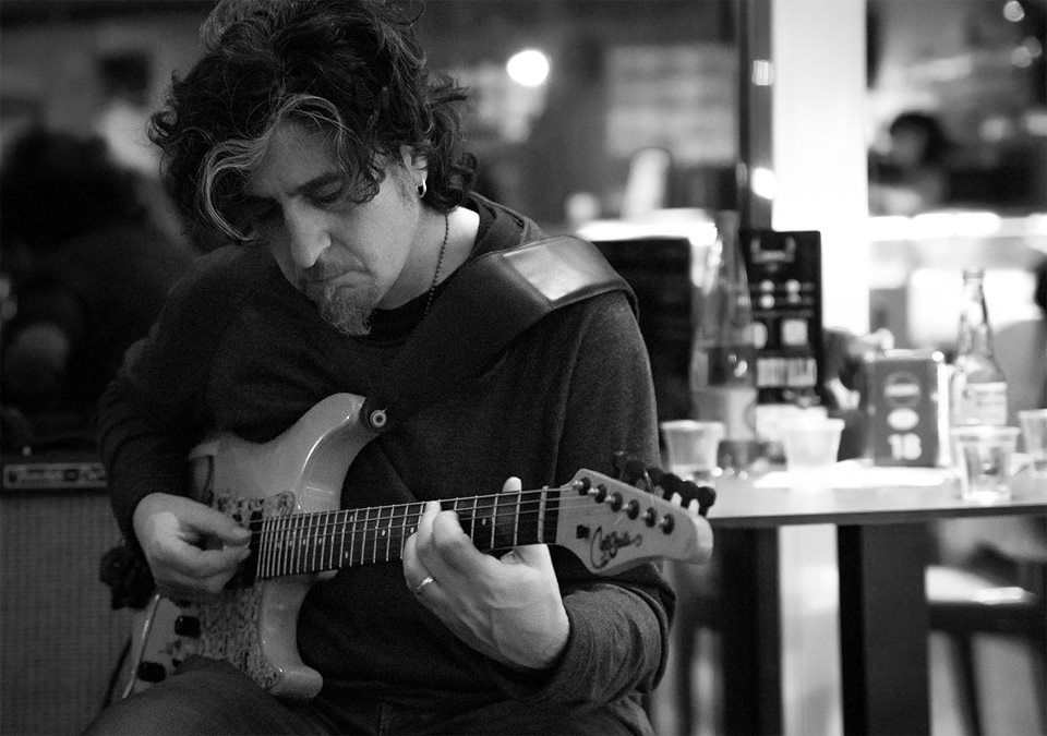 Locale con musica dal vivo