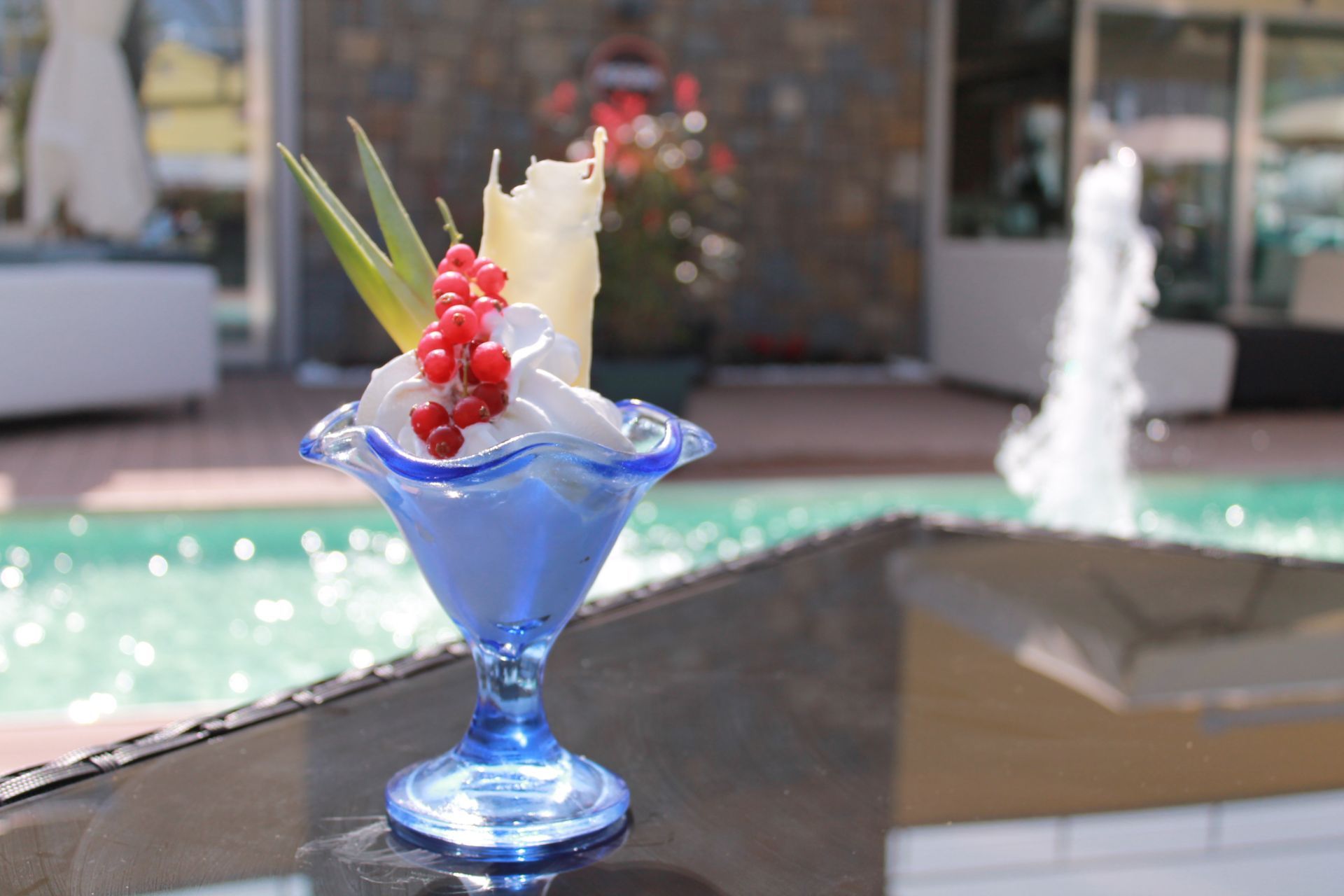 Coppa gelato con frutta fresca