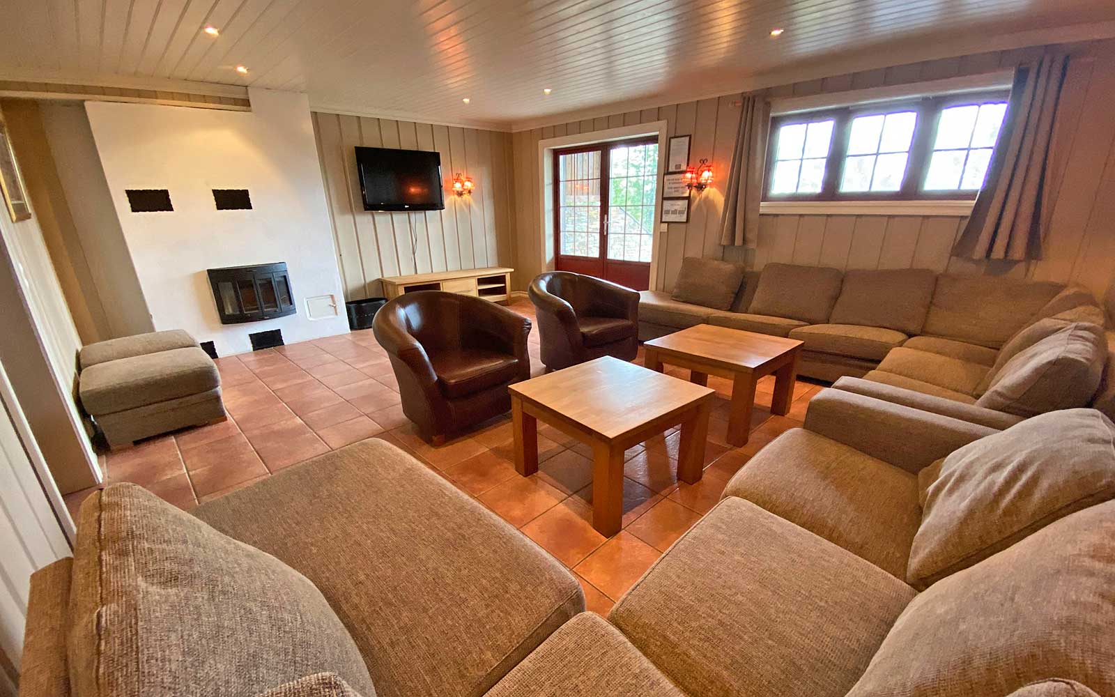 Mostuggua - basement living room - Sjumilskogen booking Trysil