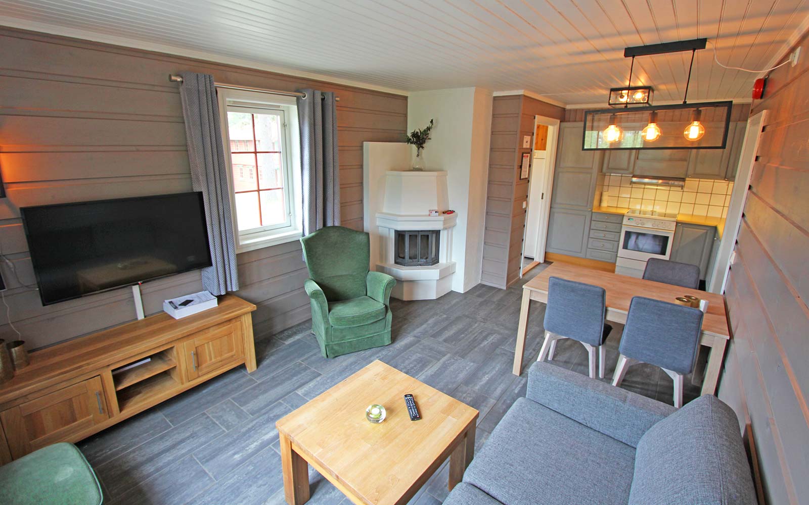 Stue og kjøkken i leilighet Stallen - Sjumilskogen booking Trysil