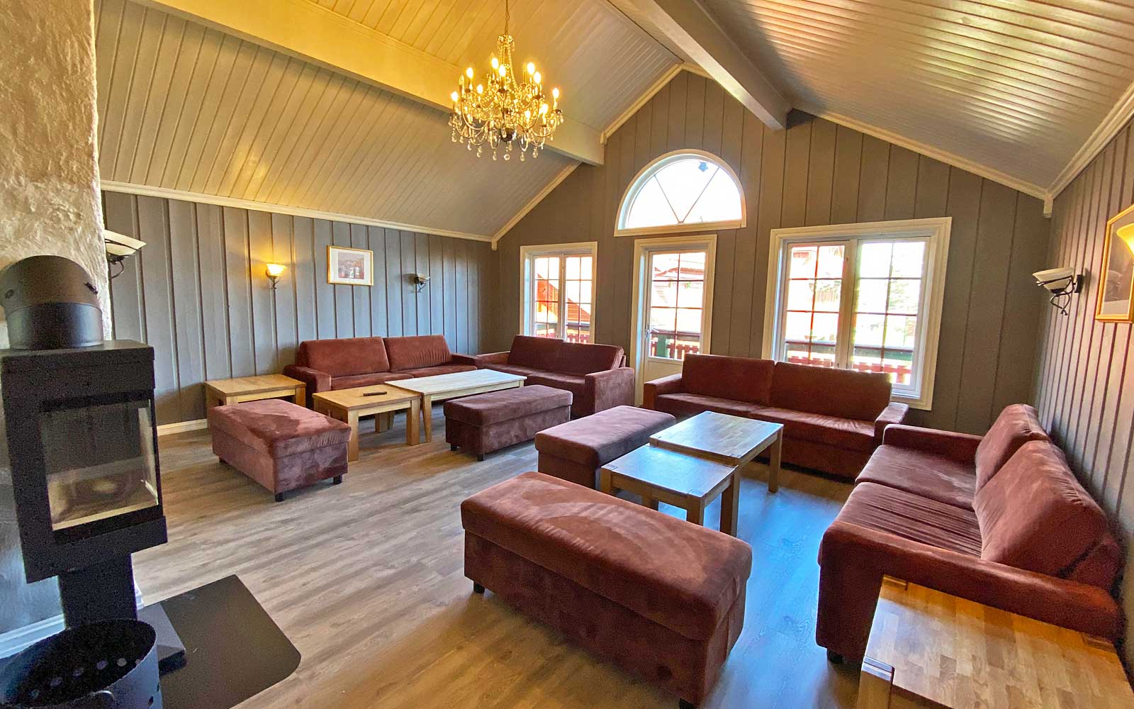 Vesleskogen - living room - Sjumilskogen booking Trysil