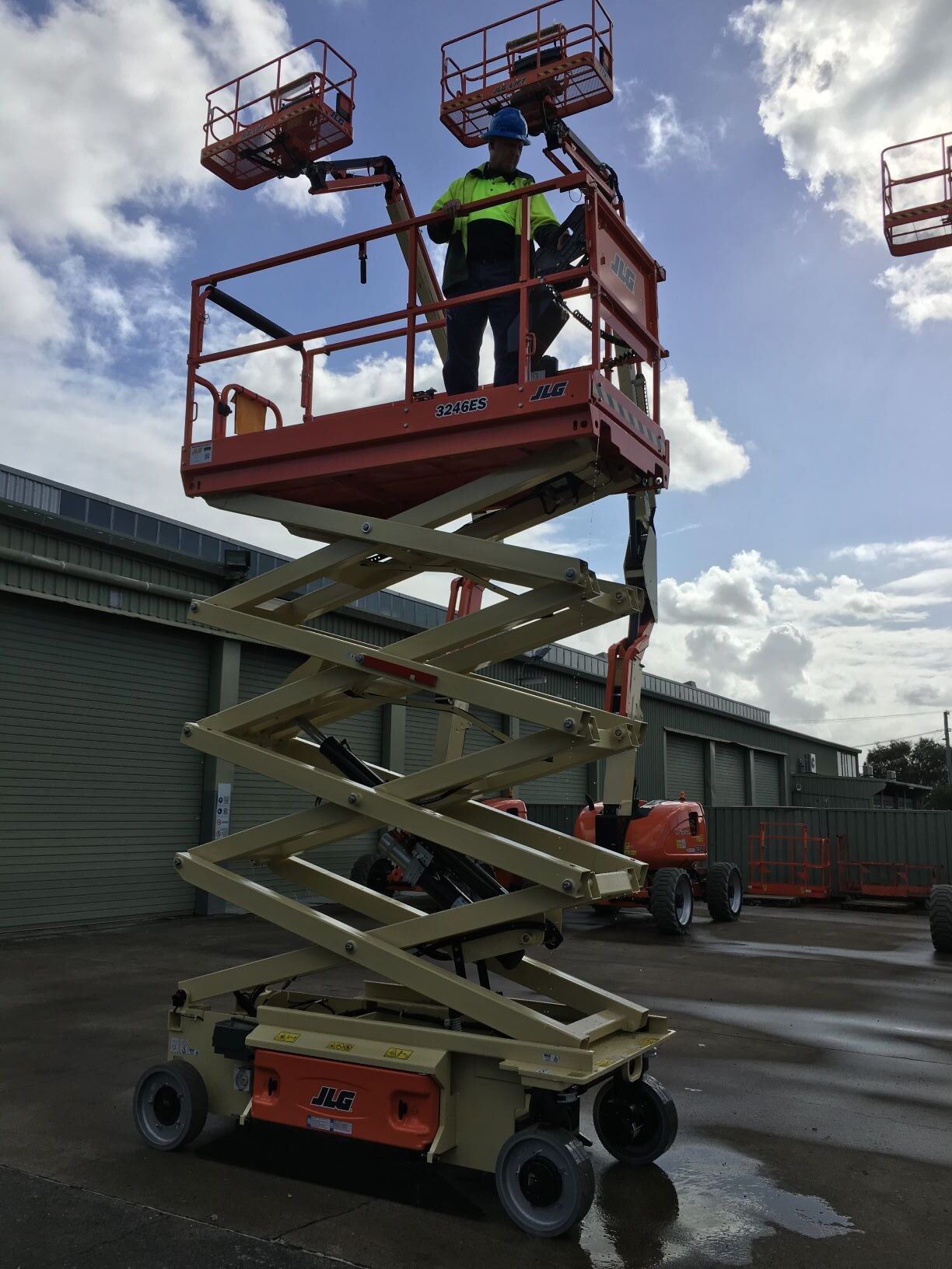 EWP ( Elevating Work Platform ) Training For Scissorlifts / Boomlifts ...