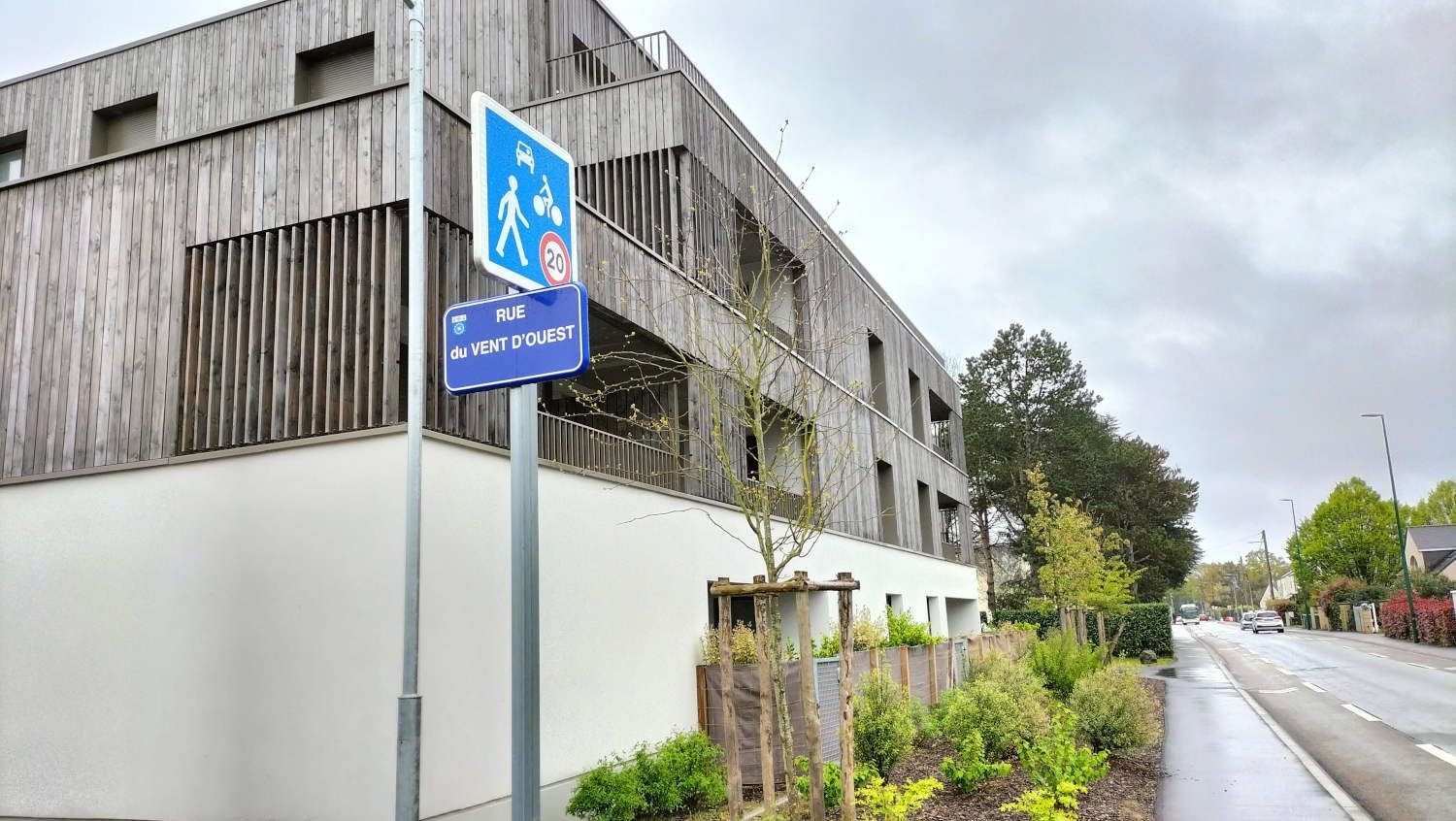 Appartement 4 chambres dans immeuble récent proche périphérique