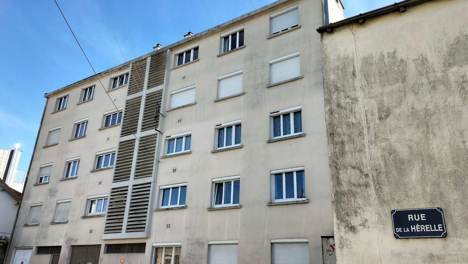 Appartement T4 dans immeuble années 60 très bon état sur ligne de transport C1