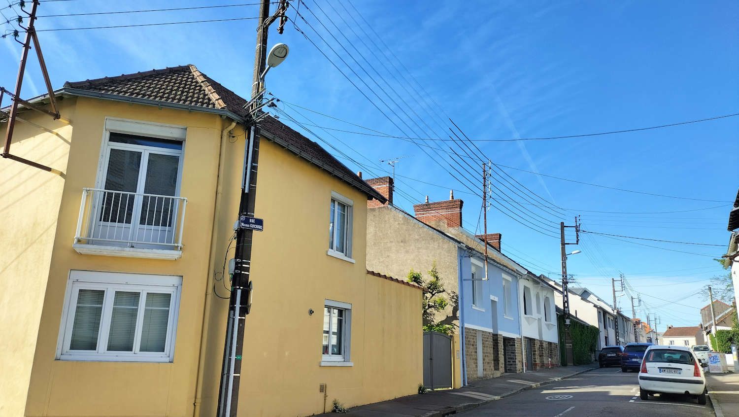 Maison des années 30 refaite à neuf avec jardin et garage