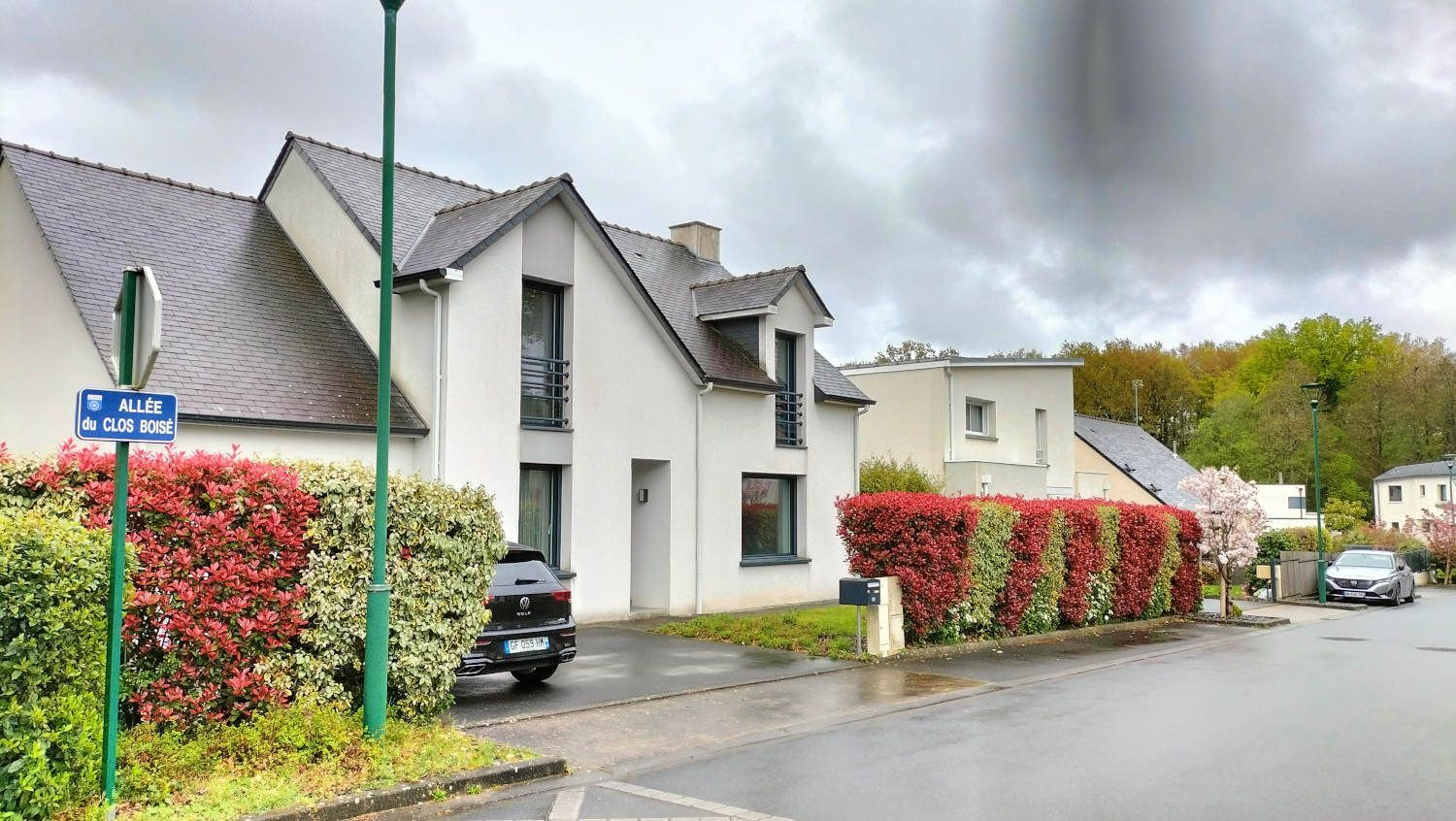 Maison contemporaine 4chambres dans lotissement récent avec jardin paysager