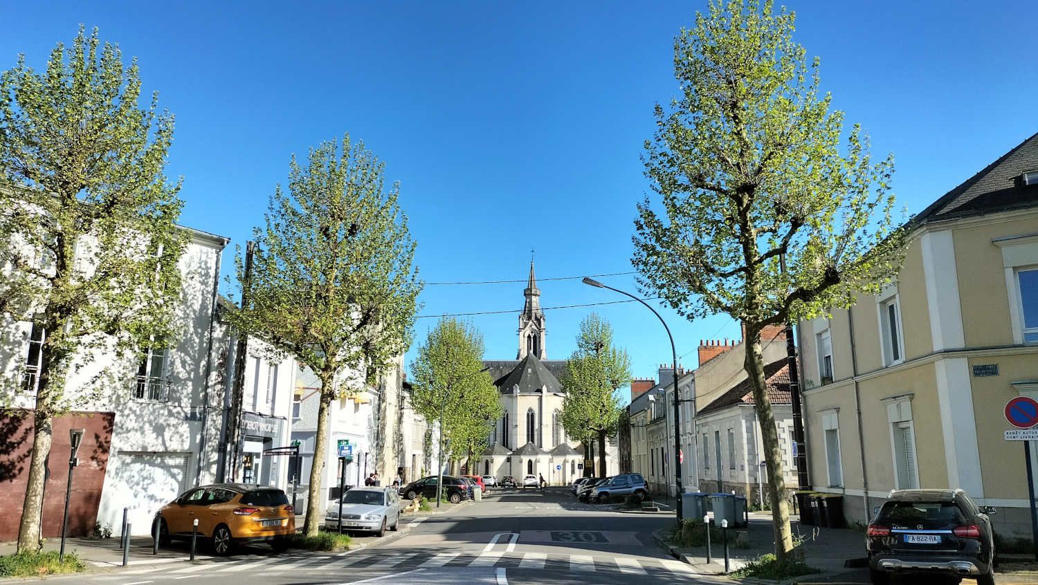 Maison 115 m2 avec jardin et garage rénovation de grande qualité - murs en pierres