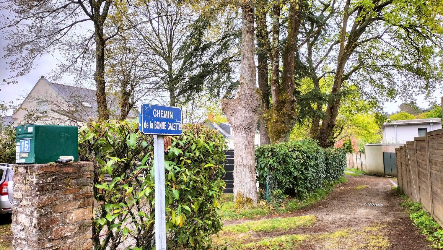 Belle Maison récente sur terrain dans la forêt 