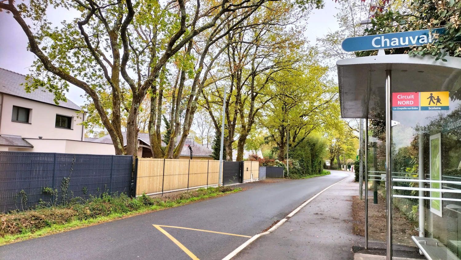 Maison contemporaine sur grande parcelle - état neuf - proche transport en commun Ligne circuit nord