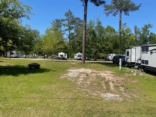 RV's at Shady Cove RV Park