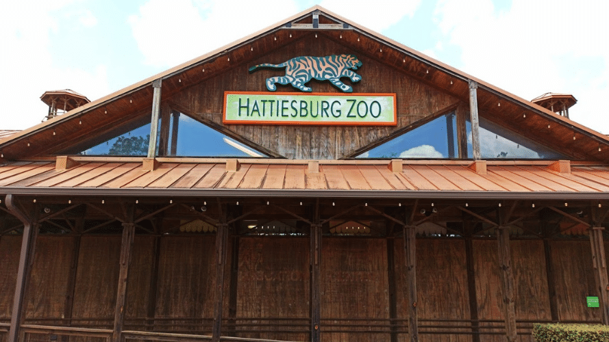 Hattiesburg Zoo - Close to Shady Cove RV Park